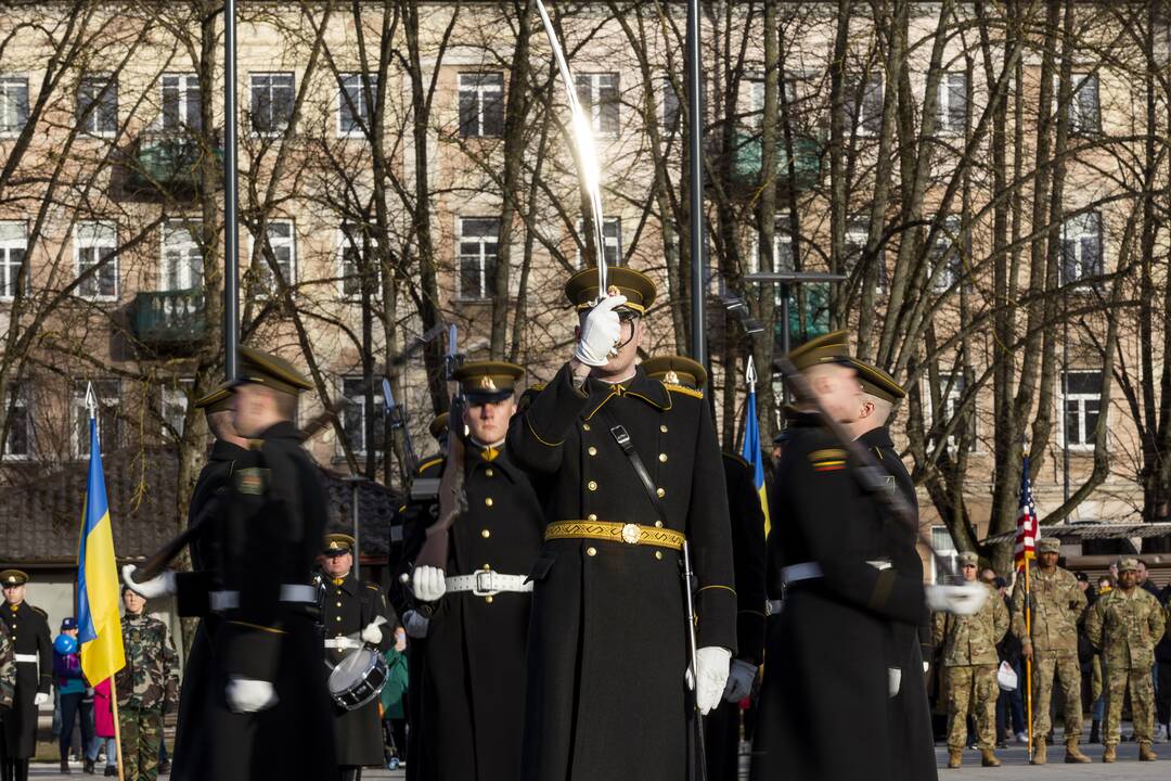 Lukiškių aikštėje vyko Lietuvos įstojimo į NATO minėjimas