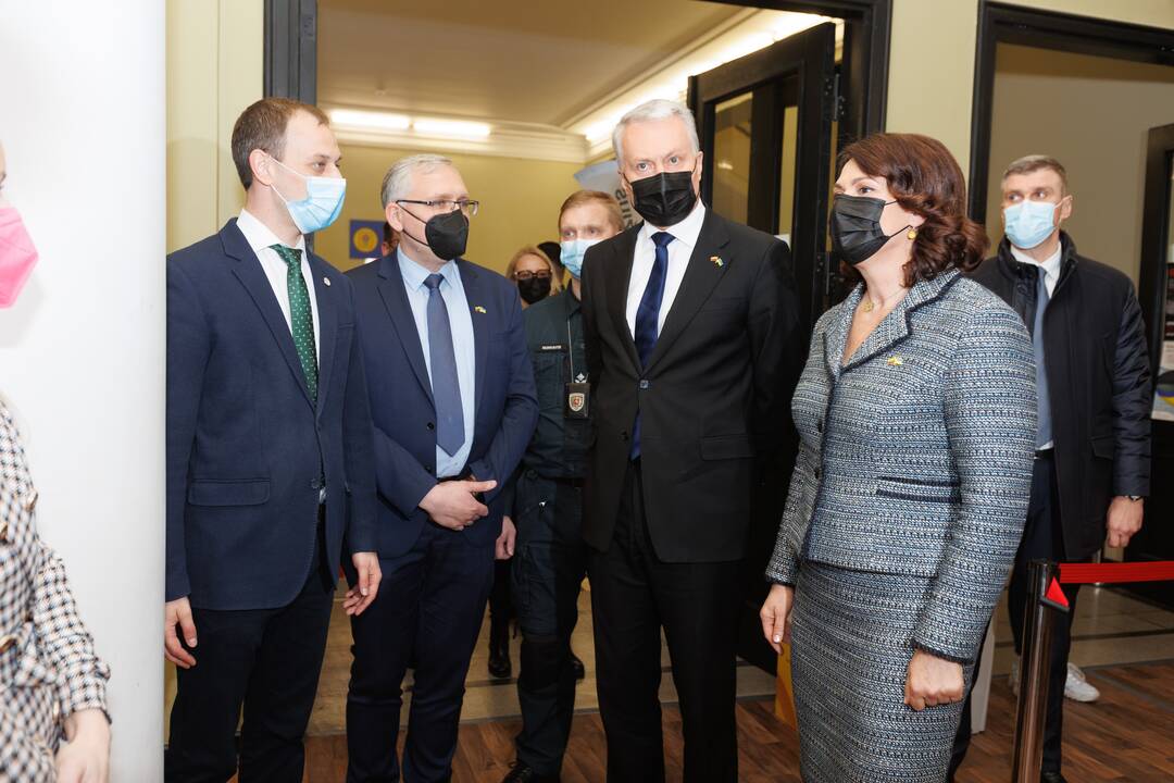 D. ir G. Nausėdos apsilankė ukrainiečių registracijos centre Kaune