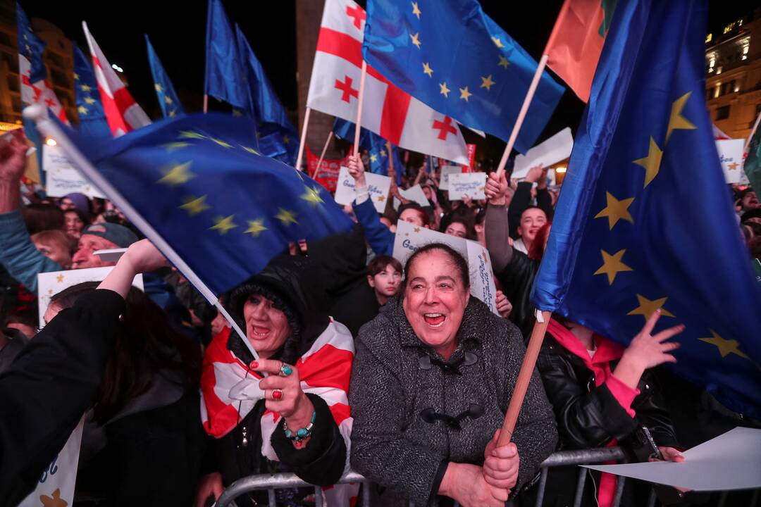 Sakartvele tūkstančiai žmonių surengė eitynes ir demonstraciją už Europą