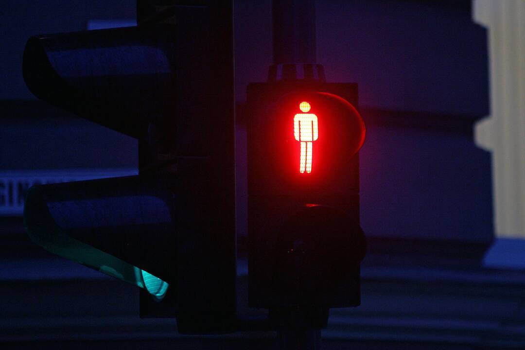 Kaune užfiksuoti dešimtys pėsčiųjų, nepaisiusių raudono šviesoforo signalo