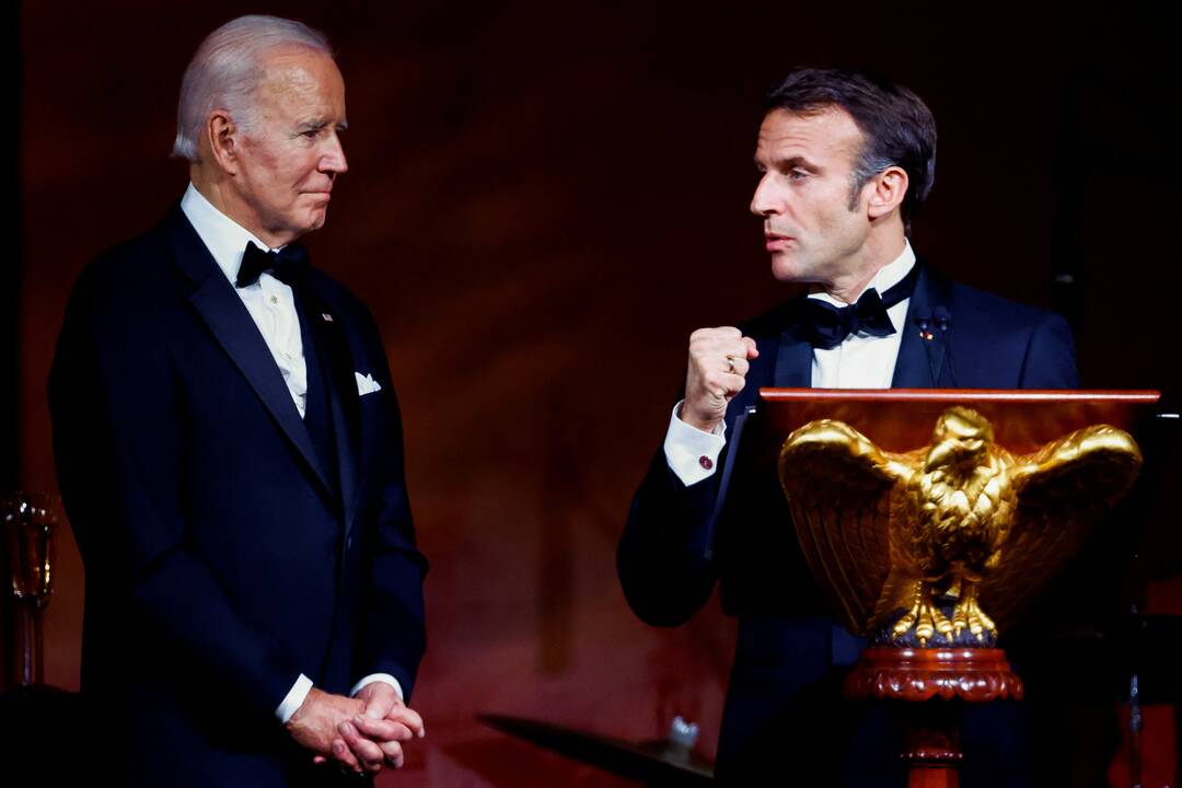  Joe Bidenas ir Emmanuelis Macronas 