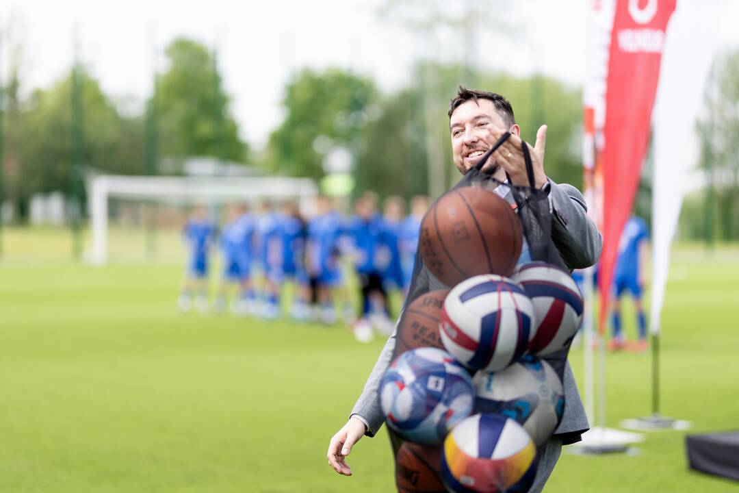 Futbolo stadiono atidarymas Vilniuje