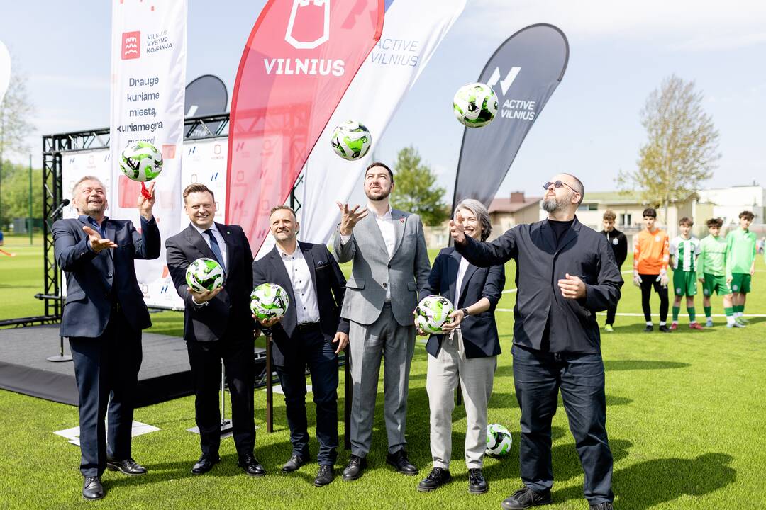 Futbolo stadiono atidarymas Vilniuje