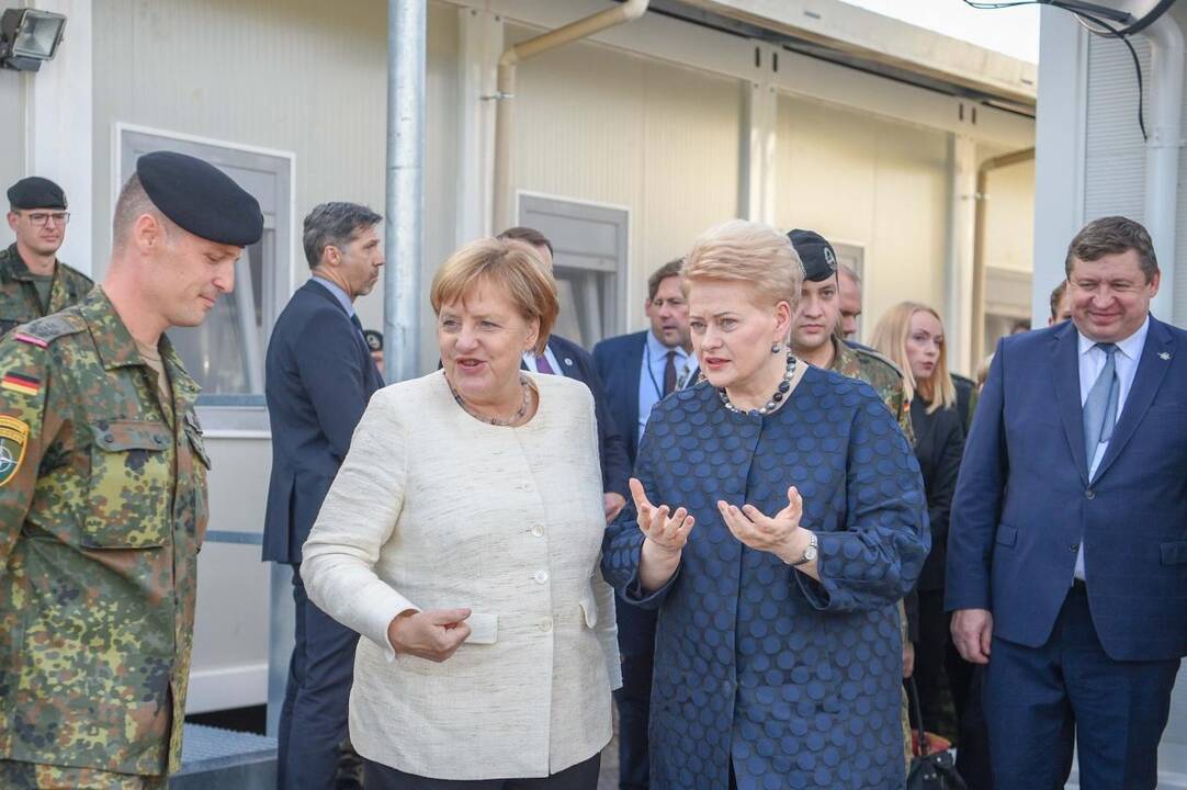 Angela Merkel (viduryje) ir Dalia Grybauskaitė (dešinėje)