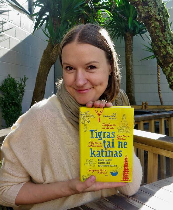 Tradicija: kai Eglė ir jos vyras Aurimas apsilanko kokioje nors kvapą gniaužiančioje vietoje, jie būtinai įsiamžina šia neįprasta poza. 