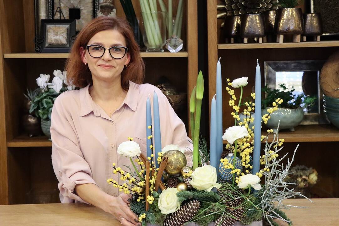 Stilinga: E.Pratapienė siūlo kuriant floristinę kompoziciją naudoti gyvas gėles.