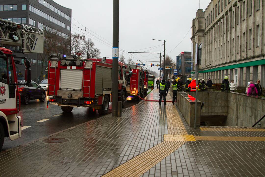 Žaliakalnio verslo centre kilo gaisras