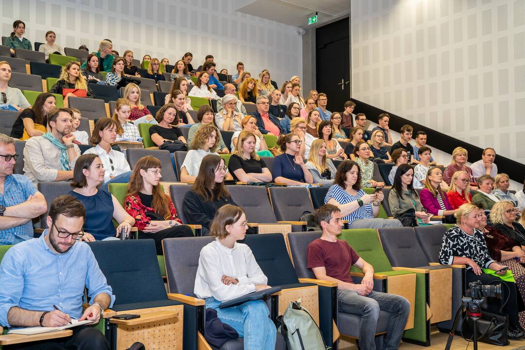 Profesorės B. M. Galdikas paskaita