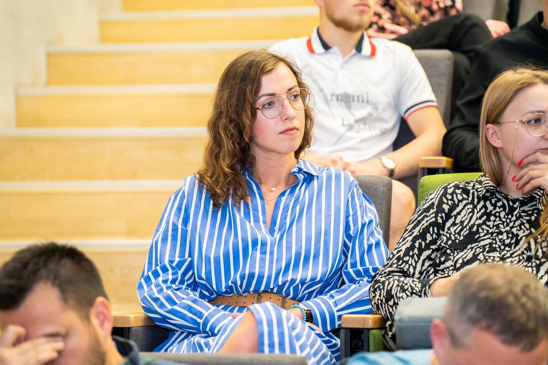 Profesorės B. M. Galdikas paskaita