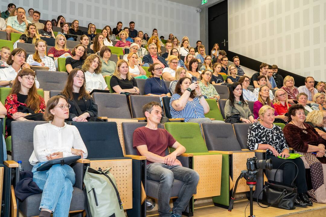 Profesorės B. M. Galdikas paskaita