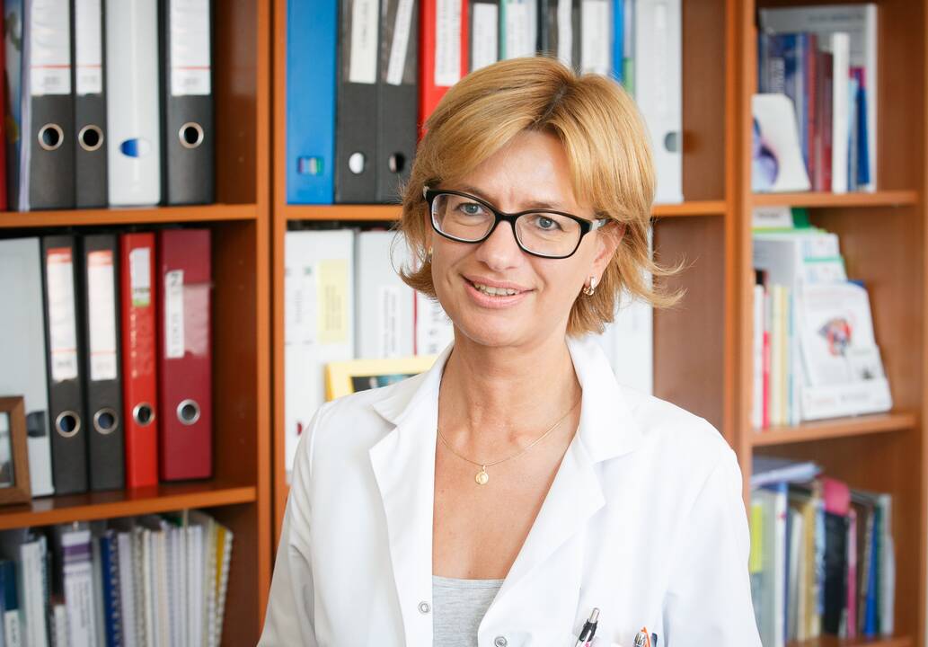 Profesorė Auksė Mickienė (kairėje)