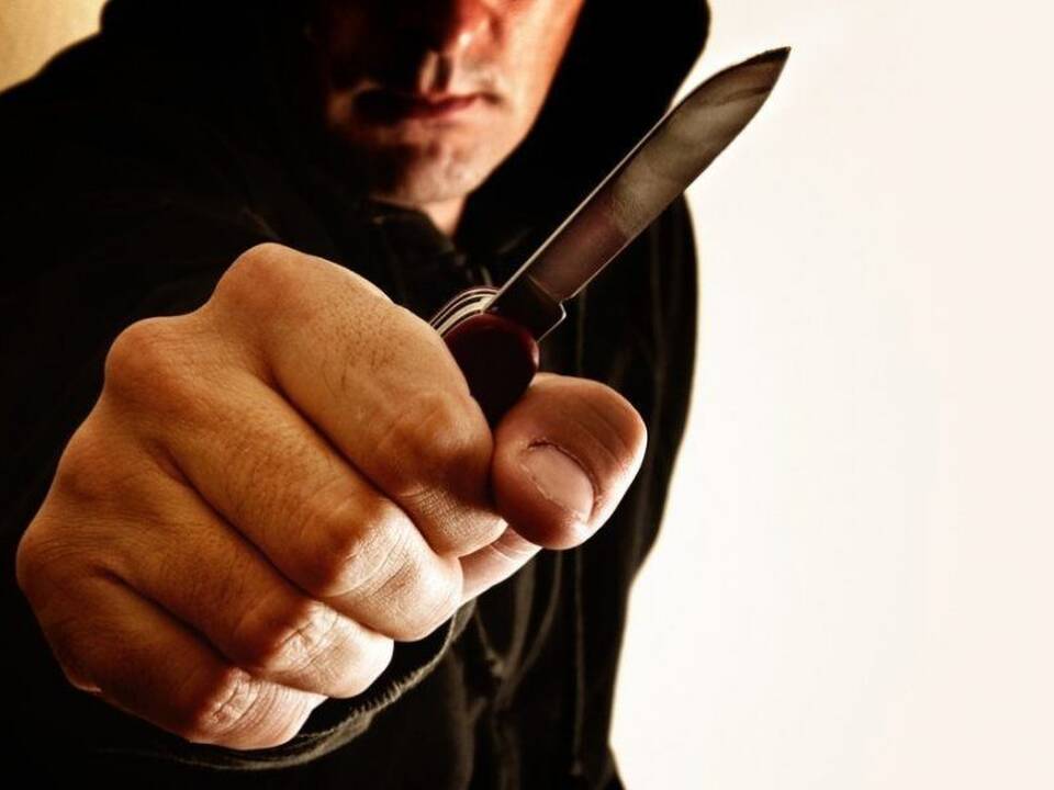 Šalčininkuose peiliu subadytas vyras: vežamas į ligoninę jis mirė