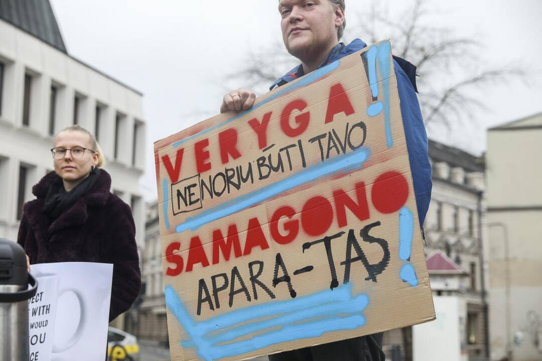 Sergantieji cukriniu diabetu prie SAM surengė piketą