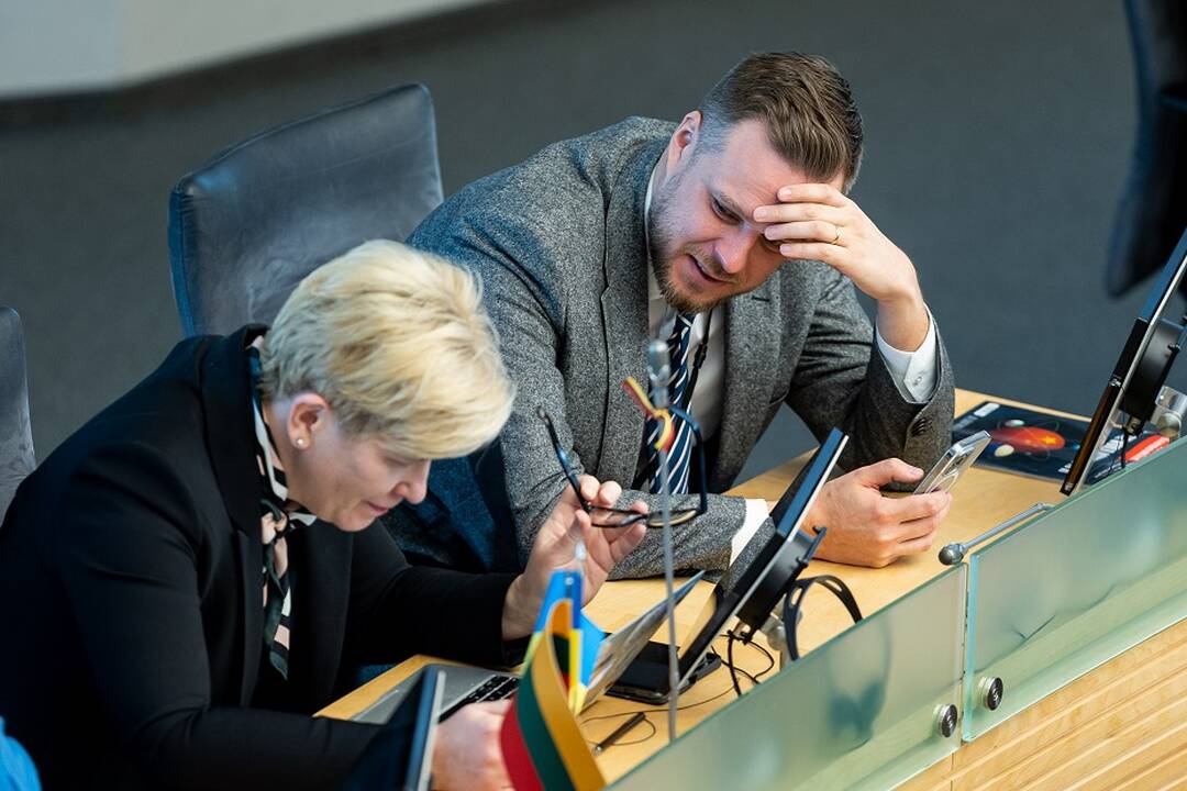 Grėsmės: pirminis konservatorių lyderio G. Landsbergio ir premjerės I. Šimonytė planas dėl neskaidrių išmokų savivaldoje perkrauti visą politinę sistemą būtų sukėlęs valstybėje didžiulį chaosą.