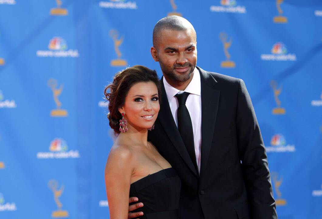 Nusivylusių namų šeimininkių“ (Desperate Housewives) žvaigždė Eva Longoria (Eva Longorija) pateikė prašymą dėl skyrybų su vyru, prancūzų krepšininku Tony Parker (Toniu Parkeriu).