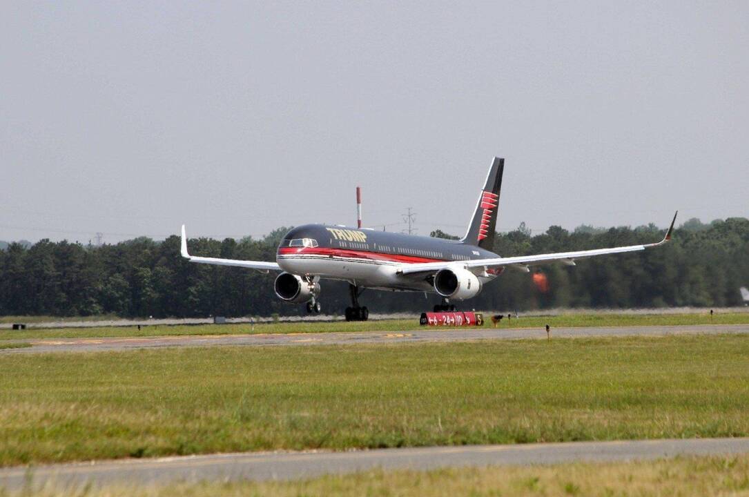 Oro uoste apgadintas privatus D. Trumpo lėktuvas