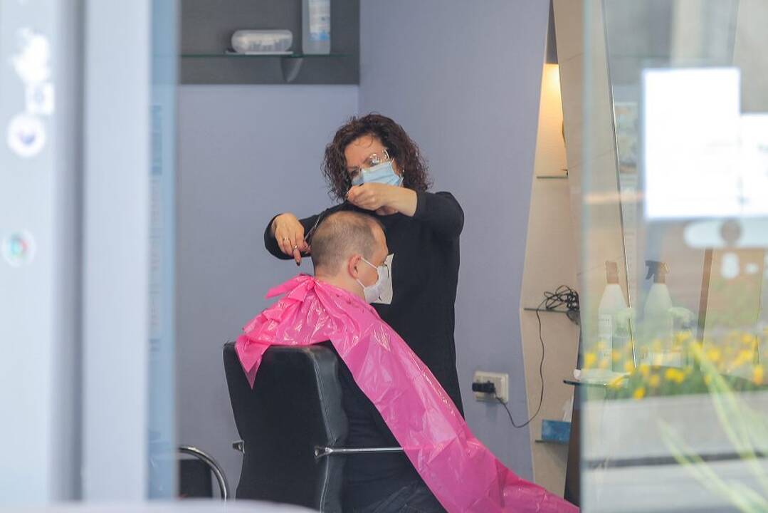Ilgojo savaitgalio padariniai: nubausti 57 grožio paslaugų teikėjai
