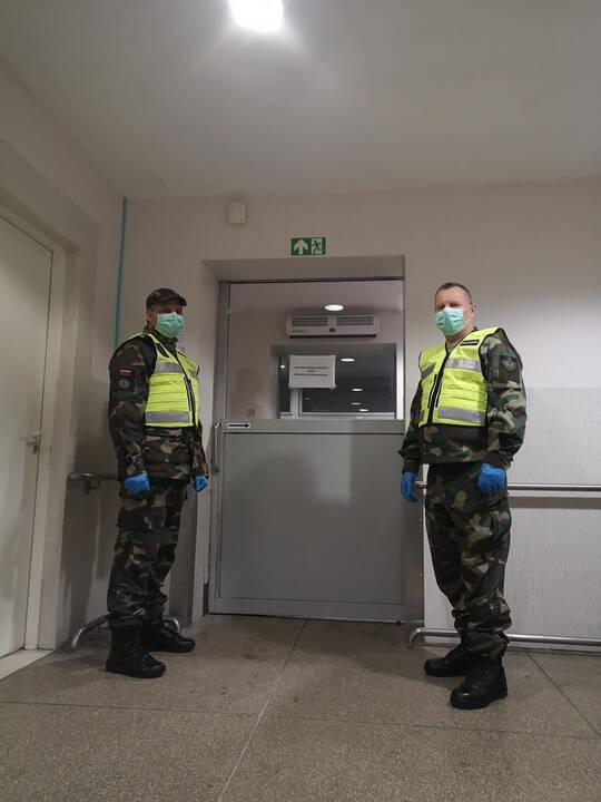 Savanoriai: šauliai kasdien po savo tiesioginio darbo skuba padėti medikams.
