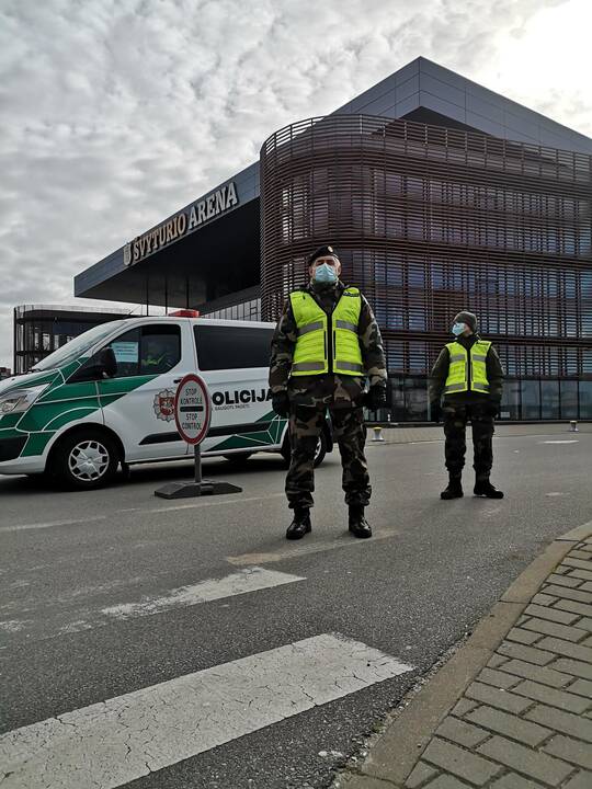 Savanoriai: šauliai kasdien po savo tiesioginio darbo skuba padėti medikams.