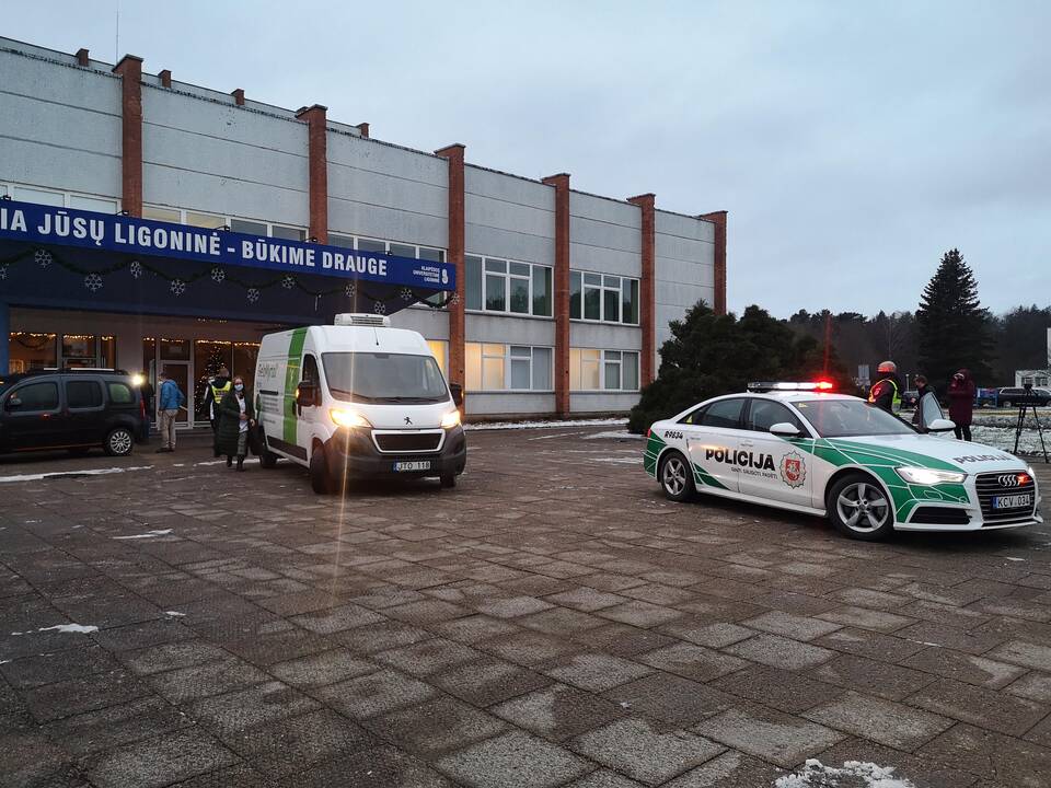 Sulaukė: šį kartą atvežtų skiepų veikiausiai užteks ne tik medikams.