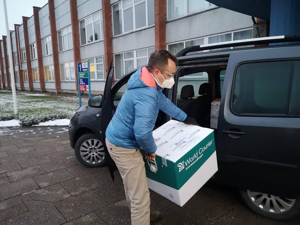Sulaukė: šį kartą atvežtų skiepų veikiausiai užteks ne tik medikams.
