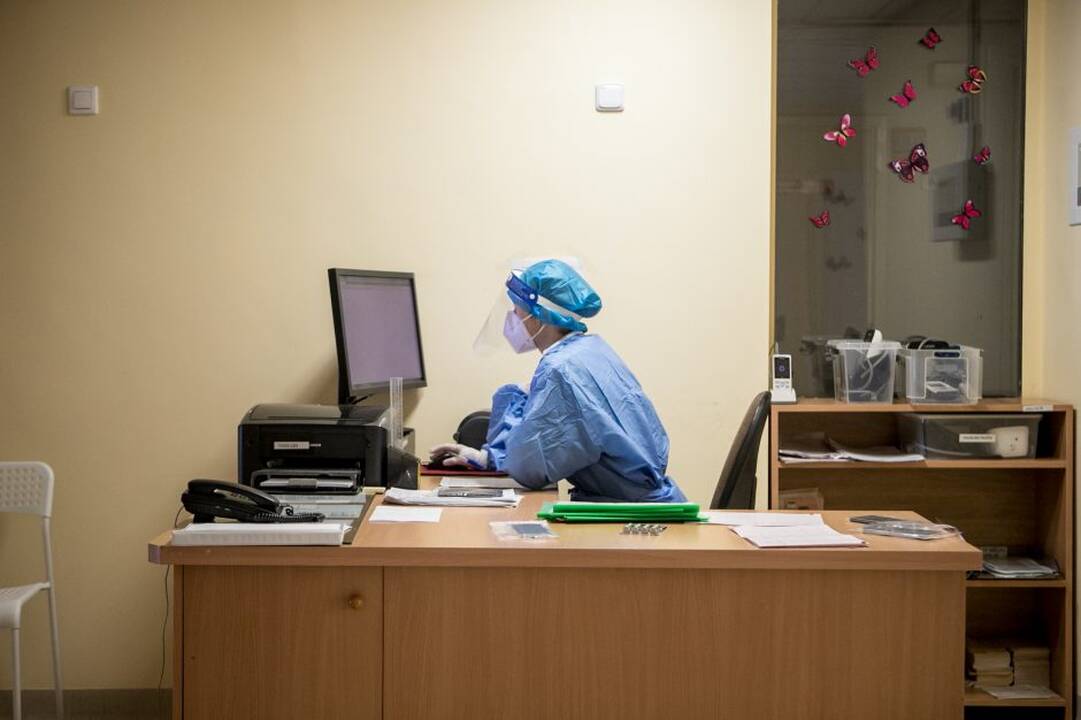 Profesorius apie COVID-19: persirgti ar pasiskiepyti – beveik hamletiškas klausimas