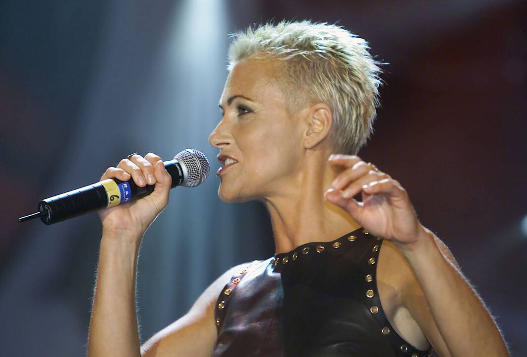 1958 — gimė švedų pop grupės „Roxette“ vokalistė Marie Fredriksson (Mari Fredrikson).