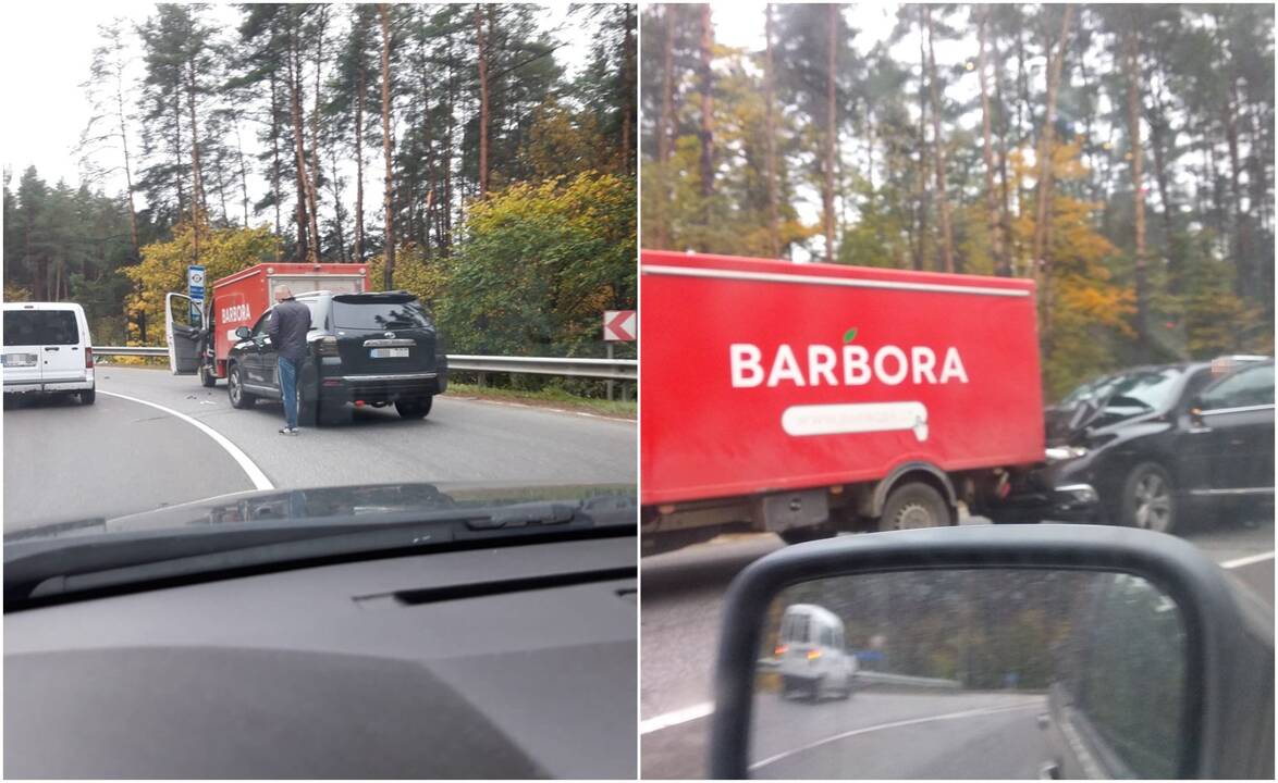 Vilniuje – automobilio ir „Barboros“ mikroautobuso avarija: prireikė medikų