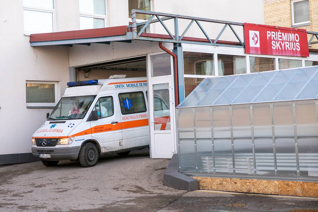 Braška: LSMU Kauno ligoninėje vakar buvo gydoma daugiau COVID-19 pacientų, nei čia tam skirta vietų.