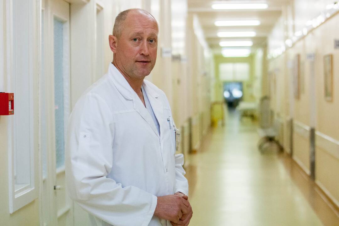Žingsnis: pasak profesoriaus R.Rimdeikos, nuo sudėtingos, didelės rizikos operacijos iki nesėkmės – mikroskopinis atstumas.