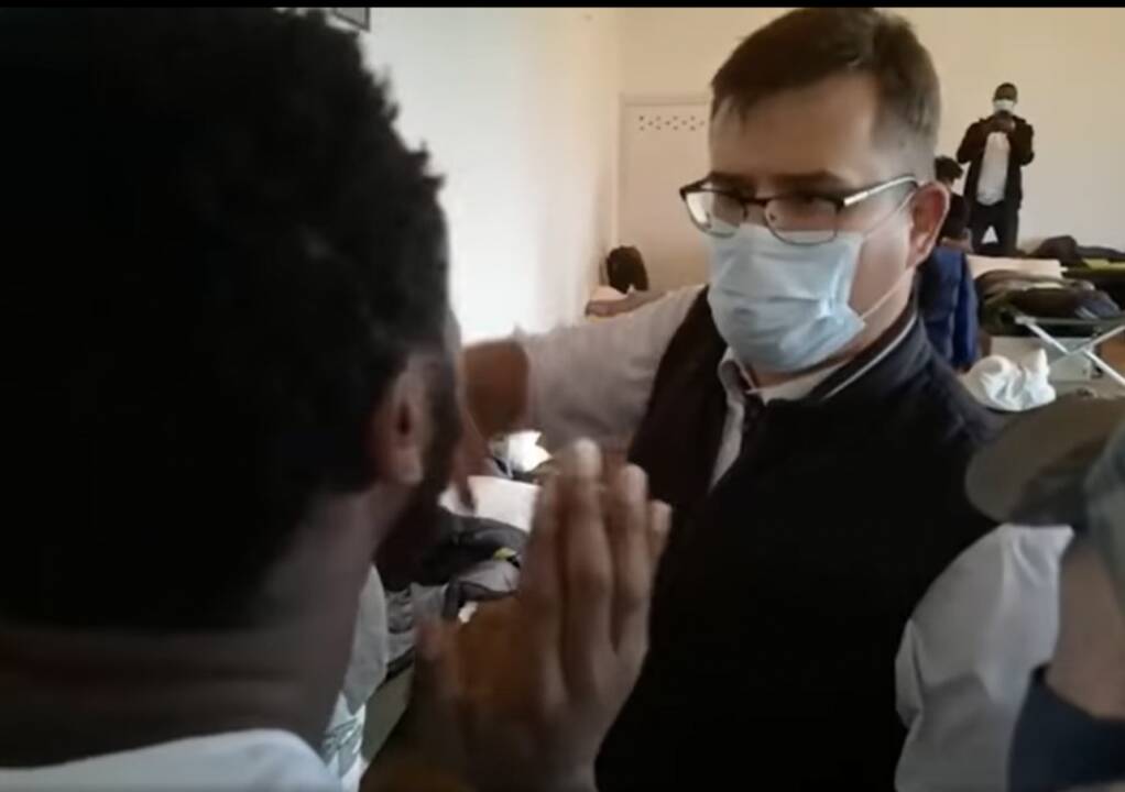 L. Kasčiūnas apie kritiką dėl bendravimo su migrantais: kartais reikia svečią pastatyti į vietą
