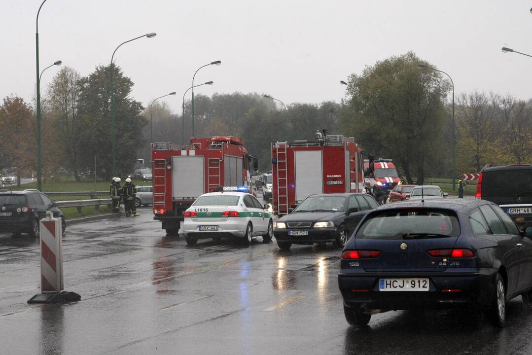 Avarija ant Mokyklos gatvės tilto
