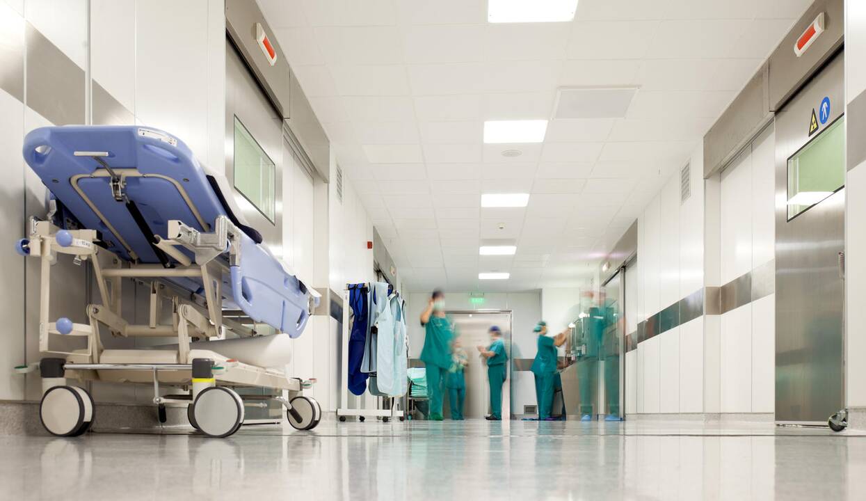 Nelaimė darbe: vyras nusipjovė 4 rankos pirštus