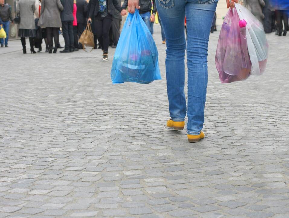 Pernai Lietuvoje žmonės sunaudojo mažiau plastikinių maišelių