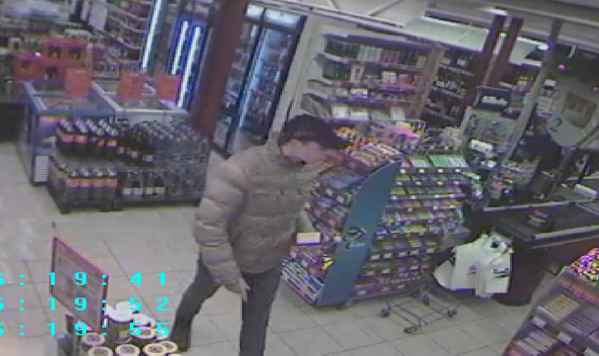 Ieškoma, kas Šančiuose iš parduotuvės išnešė alkoholio (gal atpažįstate?)