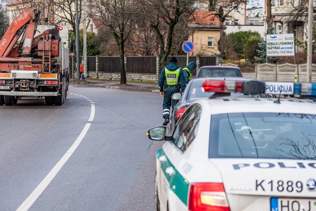 Kauno pareigūnų reidas Taikos ir Savanorių prospektuose