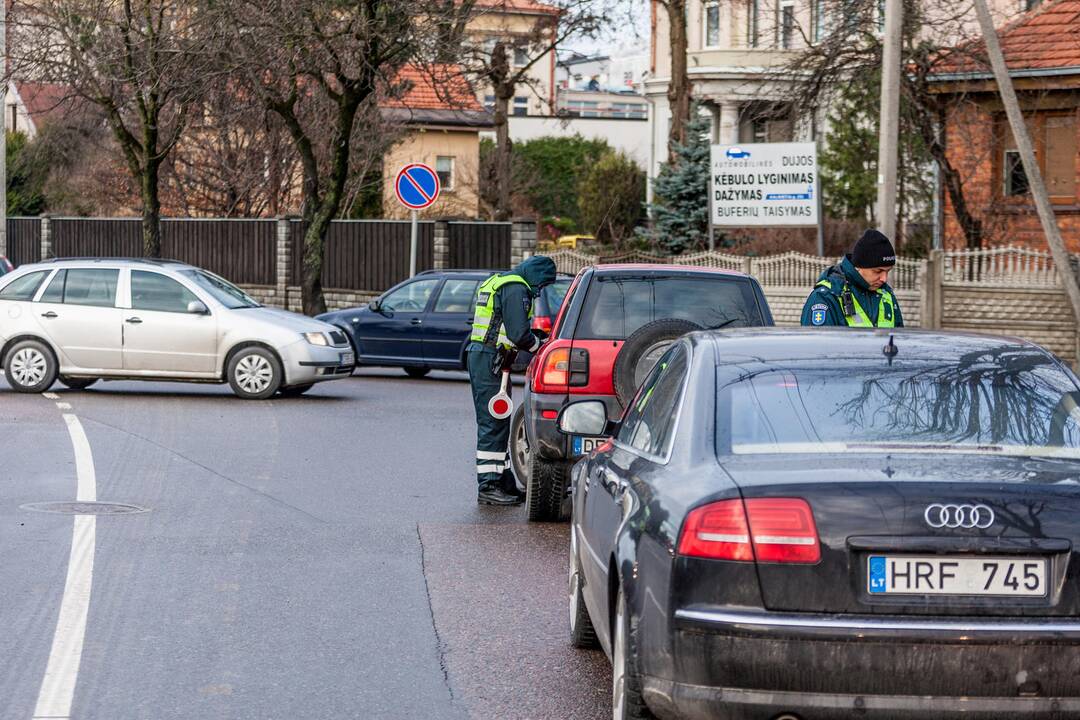 Kauno pareigūnų reidas Taikos ir Savanorių prospektuose