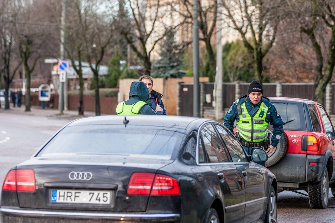 Kauno pareigūnų reidas Taikos ir Savanorių prospektuose