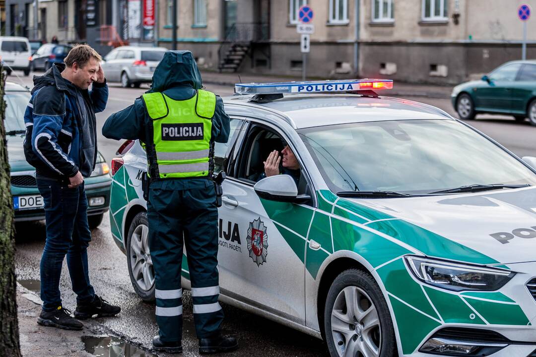 Kauno pareigūnų reidas Taikos ir Savanorių prospektuose