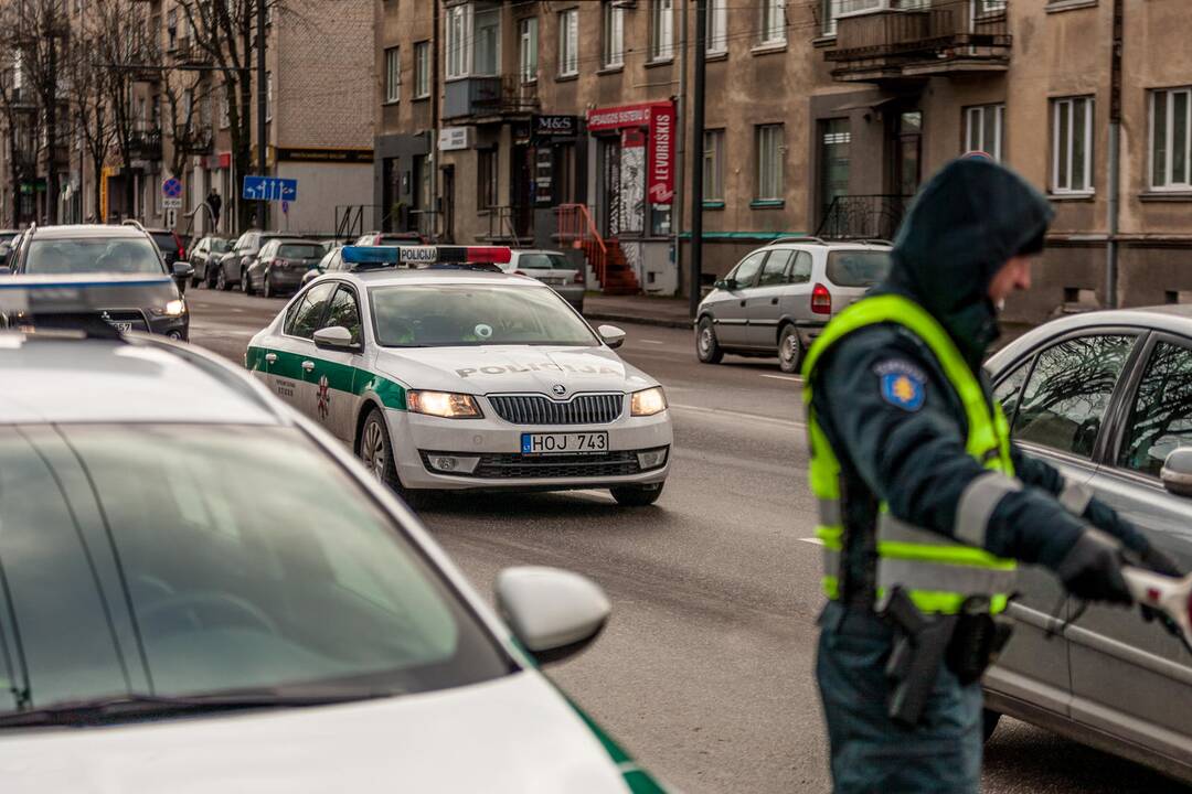 Kauno pareigūnų reidas Taikos ir Savanorių prospektuose