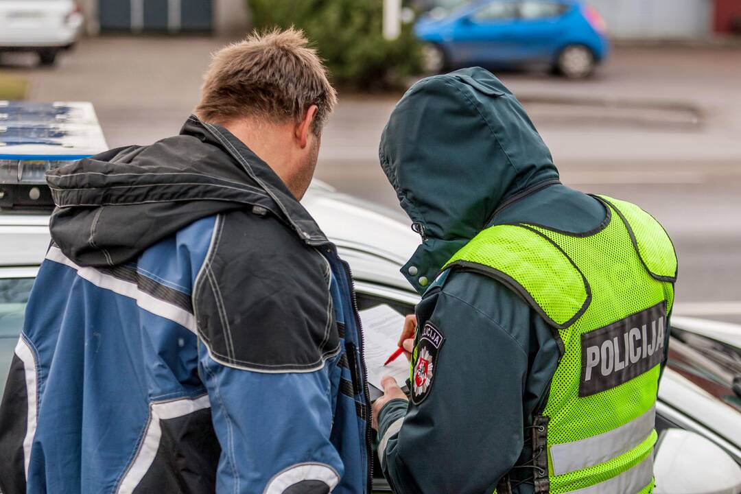 Kauno pareigūnų reidas Taikos ir Savanorių prospektuose