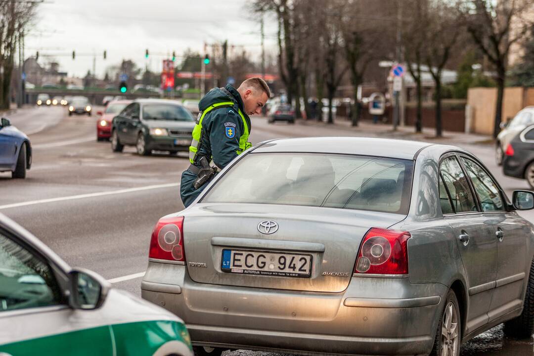 Kauno pareigūnų reidas Taikos ir Savanorių prospektuose
