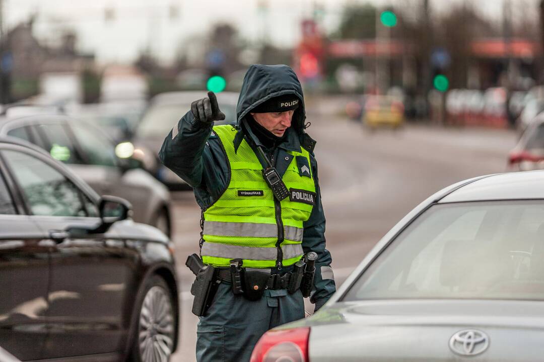 Kauno pareigūnų reidas Taikos ir Savanorių prospektuose
