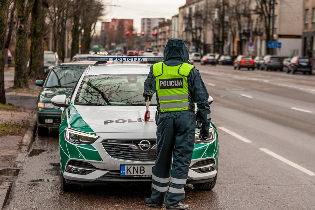 Kauno pareigūnų reidas Taikos ir Savanorių prospektuose