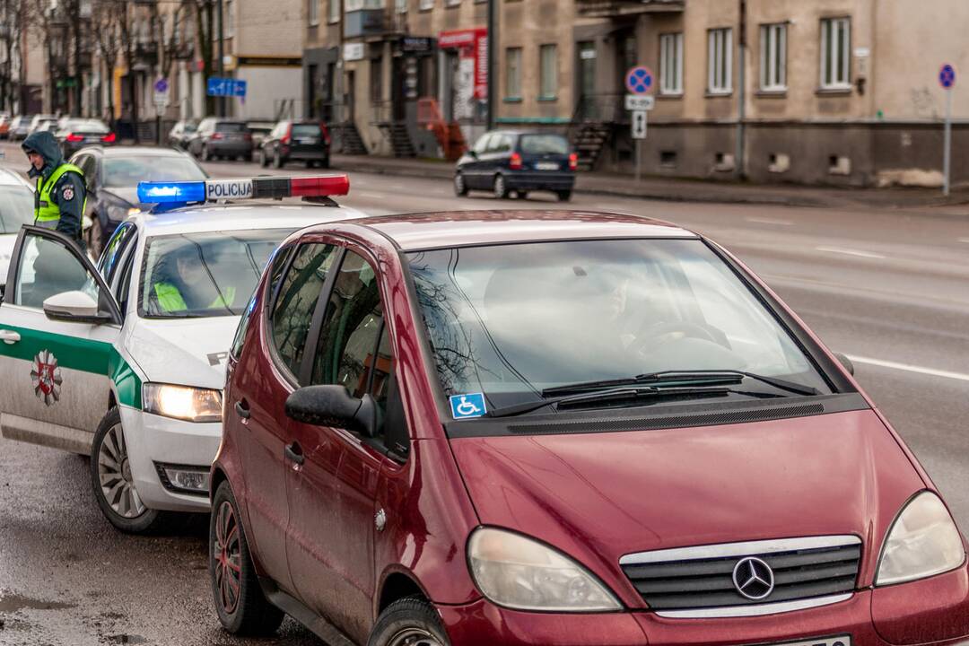Kauno pareigūnų reidas Taikos ir Savanorių prospektuose