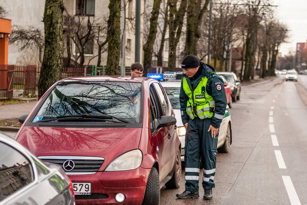 Kauno pareigūnų reidas Taikos ir Savanorių prospektuose