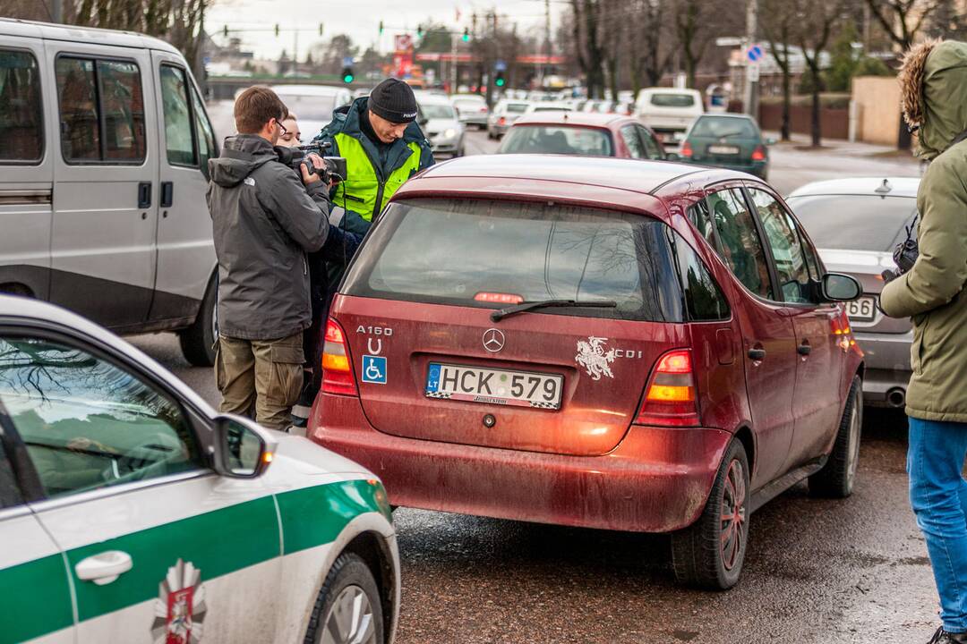 Kauno pareigūnų reidas Taikos ir Savanorių prospektuose