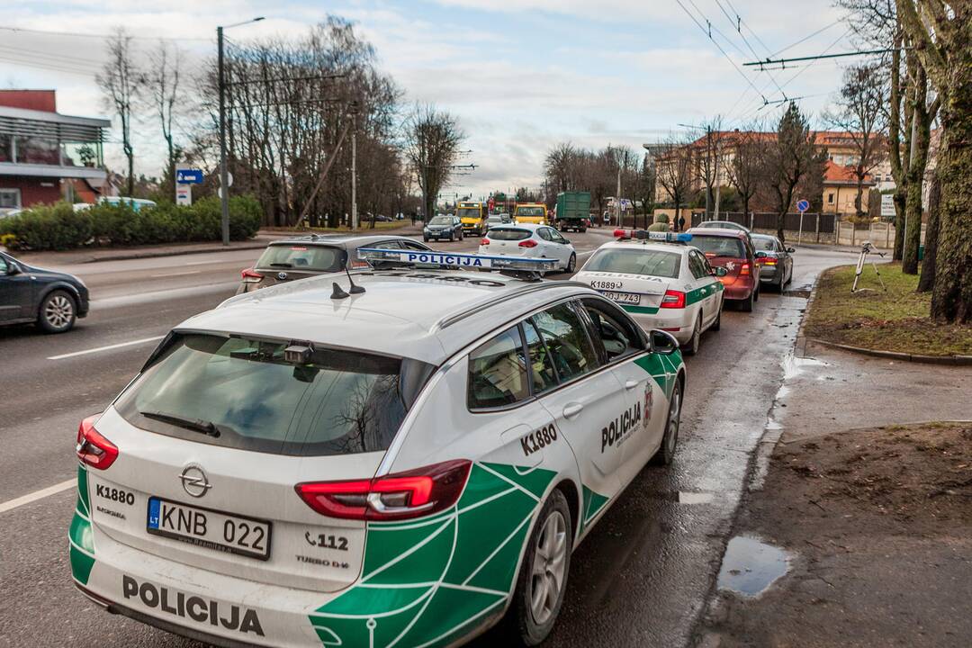 Kauno pareigūnų reidas Taikos ir Savanorių prospektuose