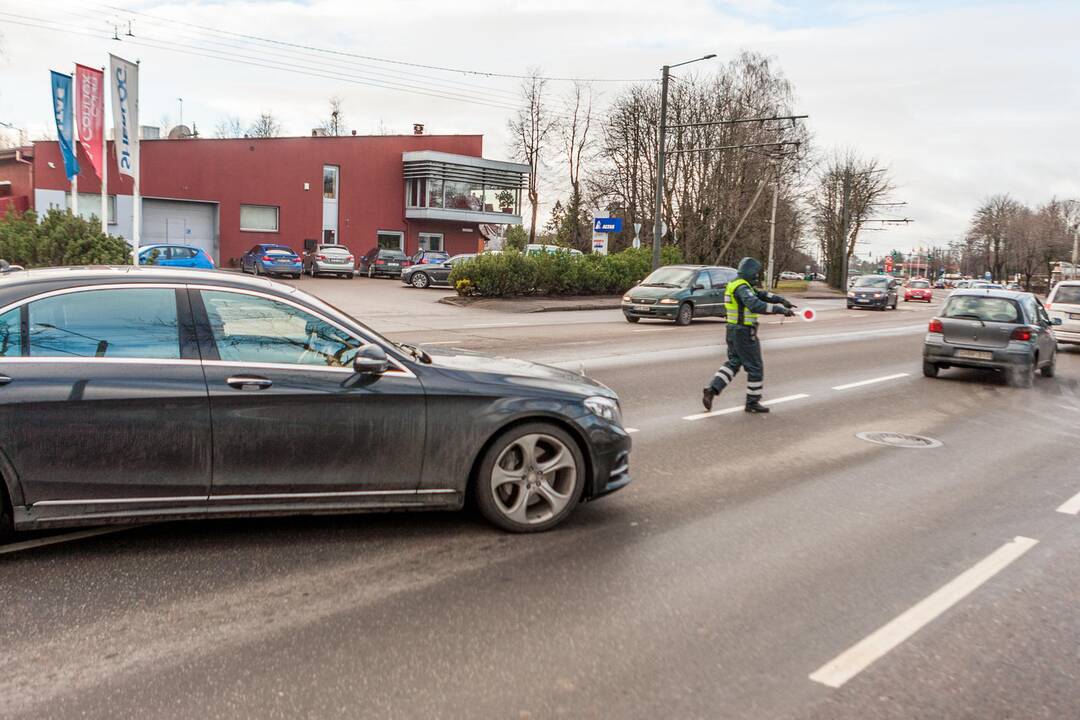 Kauno pareigūnų reidas Taikos ir Savanorių prospektuose