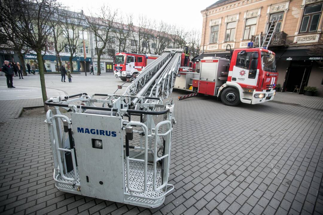 Laisvės alėjoje – gausios ugniagesių pajėgos